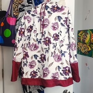 Hooded floral sweat shirt